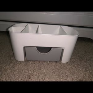 Cosmetic storage organizer